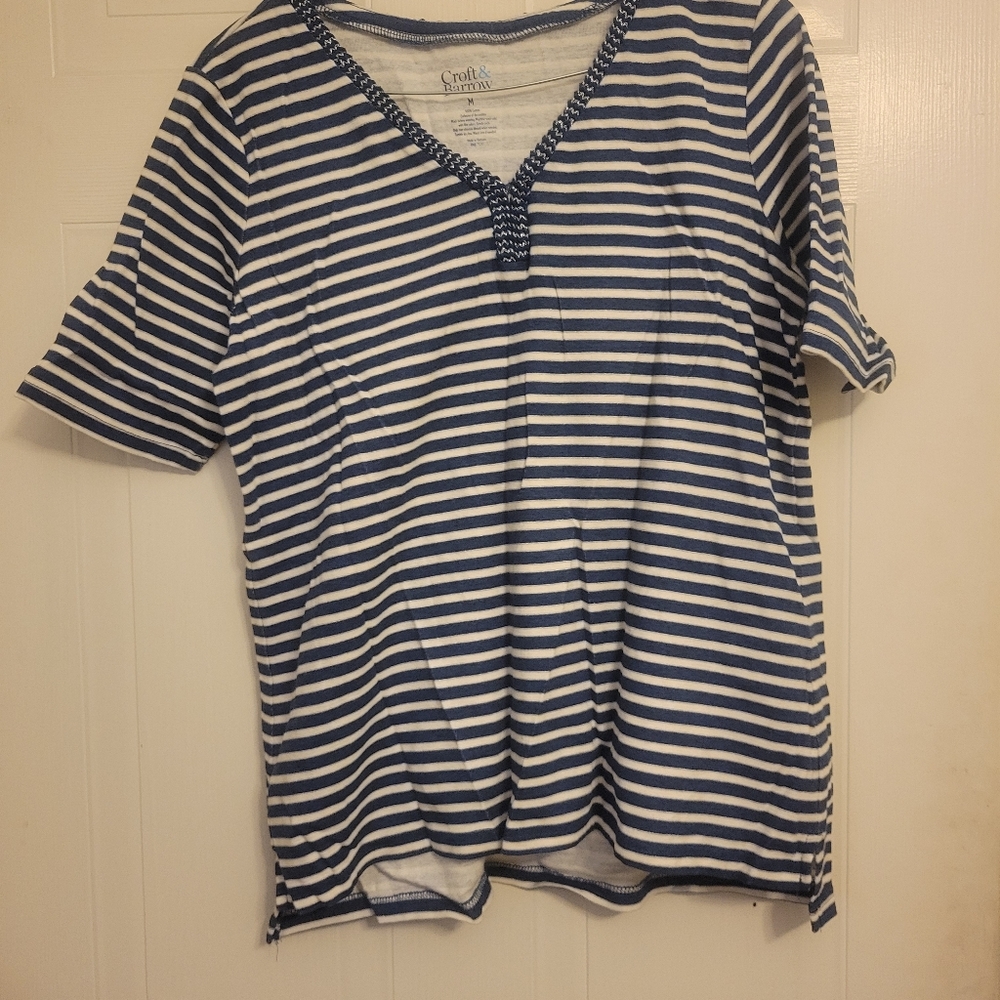 Woman's size medium croft & barrow shirt
